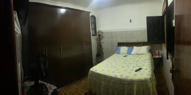 Imagem Casa à venda no Bairro Ponto Novo - Espaçosa 4/4 com suíte e 250 vagas de garagem!
