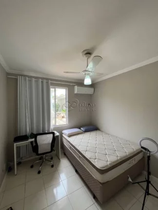 Imagem Casa de Condomínio com 3 Quartos e 3 banheiros à Venda na Glória 499 mil