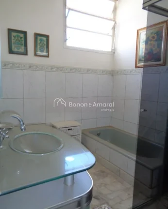 Imagem Amplo e iluminado apartamento com 3 + 1 dormitórios com armários embutidos, sendo 1 suíte. A sala...