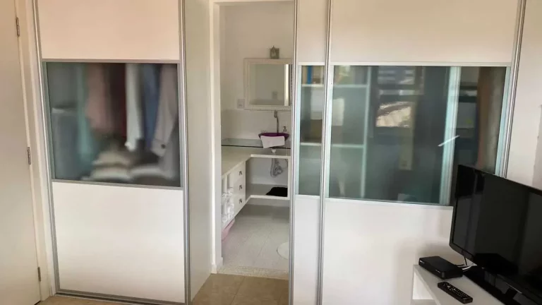 Imagem Lindo sobrado com 4 dormitórios sendo 2 suítes, 2 vagas de garagem em Bombinhas