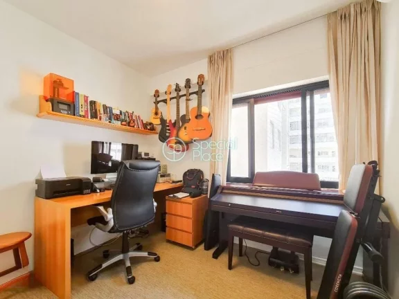 Imagem Um cuidadoso projeto de reforma moderno e funcional. São 129,75m² de área útil, três dormitóri...