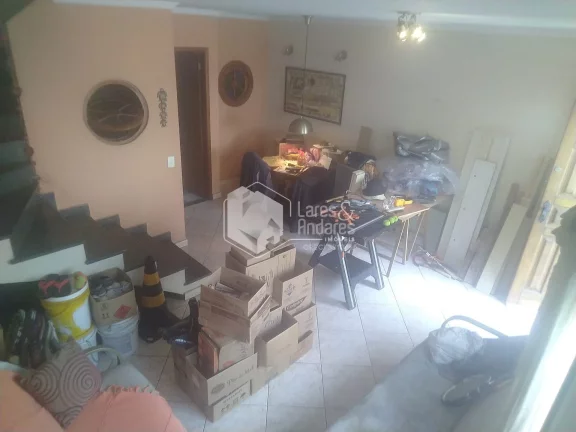 Imagem Sobrado à venda, 118m² com 2 suítes, 2 vagas em condomínio fechado com vaga para visitantes em rua sem saída - Conjunto Residencial Santa Terezinha
