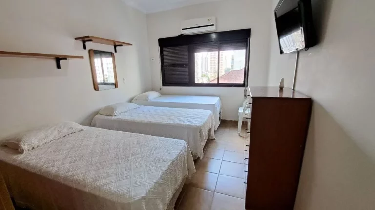 Imagem APARTAMENTO COM 3 DORMITÓRIOS, 2 VAGAS, PRÉDIO COM PISCINA E CHURRASQUEIRA.