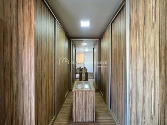 Imagem Imagine uma residência impecável em um condomínio de Valinhos, projetada para oferecer conforto e...