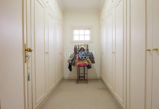 Imagem Linda casa com 258m² de área construída num terreno de 389m², em rua tranquila e silenciosa. Amp...