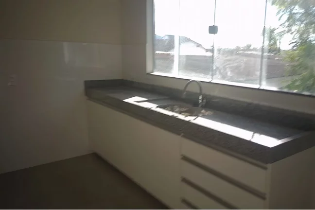 Imagem Casa com 3 quartos para alugar em Pedra de Guaratiba