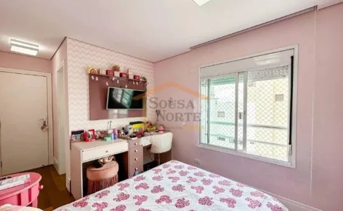 Imagem Apartamento espaçoso com 200m², composto por 3 dormitórios, sendo 3 suítes, com ambientes reform...