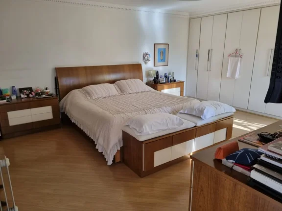 Imagem Linda cobertura de 321M² com 3 quartos e 2 suítes. Armários, varandas, ampla sala.