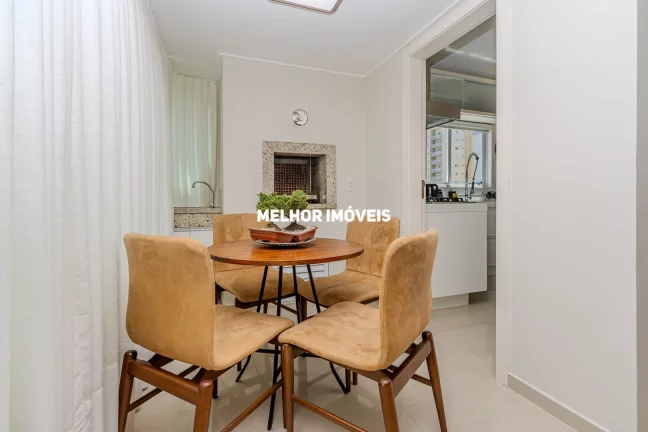 Imagem Apartamento com 3 dormitórios e 2 Vagas de garagem no centro de Balneário Camboriú.