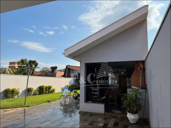 Imagem Casa para Venda em Iracemápolis, Centro, 3 dormitórios, 1 suíte, 2 banheiros, 4 vagas