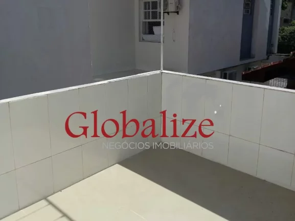 Imagem Sobrado à venda com 3 dormitórios e 2 vagas no bairro do Gonzaga em Santos por R$ 1.100.000,00