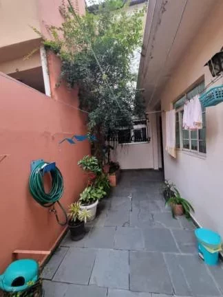 Imagem Sobrado à Venda com 3 dormitórios, 1 suíte, 2 vagas, com 190m², Jd Ocara em Santo André