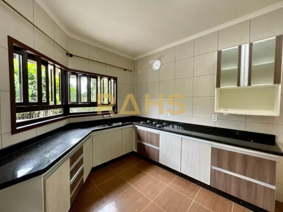 Imagem Excelente Casa com 1 suíte mais 3 quartos no bairro de Pirabeiraba em Joinville por R$890.000,00. T...