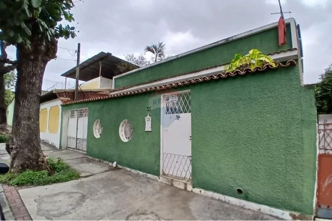 Imagem casa à venda com 2 quartos, 243 m² em Cascadura, Rio de Janeiro.