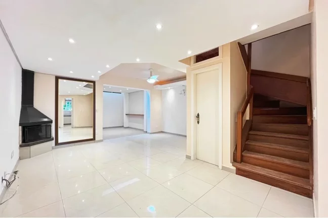 Casa com 2 Quartos à Venda, 210 m² em Tristeza - Porto Alegre