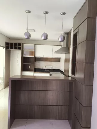 Imagem Casa em Condomínio à Venda em Petrópolis, Várzea Grande-MT: 3 Quartos, 1 Sala, 1 Banheiro, 2 Vagas - 96m²