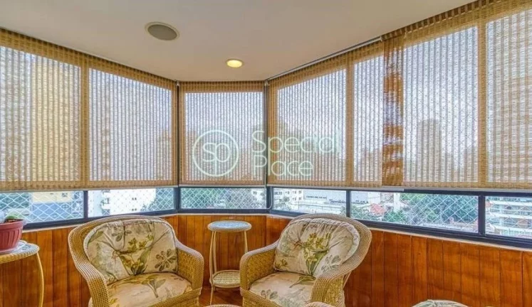 Imagem Amplo apartamento à venda com 3 quartos, sendo 3 suítes, e 4 banheiros no total. Este apartamento ...