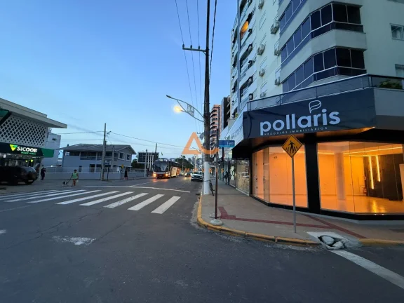 Imagem Aluguel Anual de sala comercial de esquina no Centro de Piçarras, Adriano Carpes Imóveis Aluga