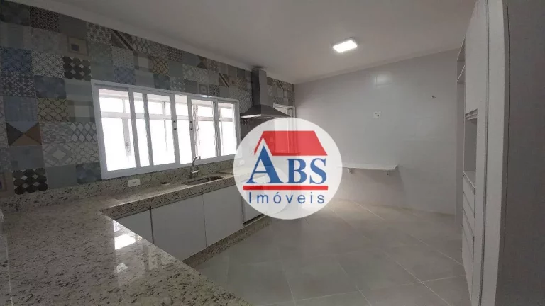 Imagem Amplo apartamento na Aparecida em santos reformado a poucos metros do mar