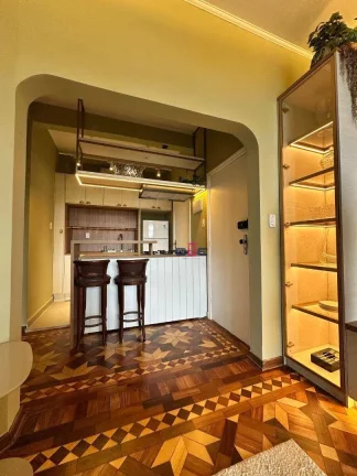 Imagem Apartamento Porteira fechada Frente Praia com 1 dormitório à venda, 67 m² por R$ 710.000 - Gonzaga - Santos/São Paulo