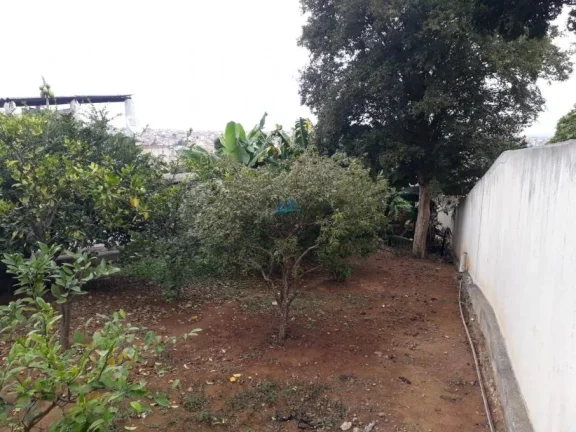 Imagem Casa à Venda no Centro de Carapicuíba com Terreno 600m²