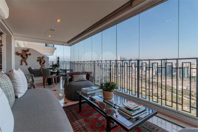 Imagem Apartamento à venda com 4 quartos, sendo 3 suítes, no condomínio Cidade Jardim, São Paulo - SP