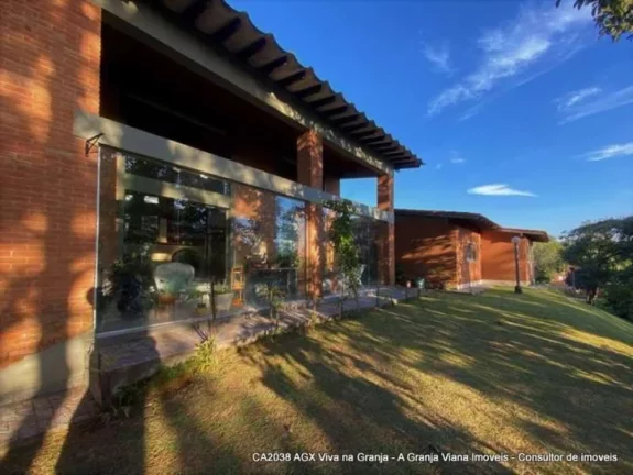 Imagem Chác. Vale do Rio Cotia - 2.650 m² de terreno! 4d(2sts). Linda c/ lareira, adega, piscina e gourmet. Ótima edícula!