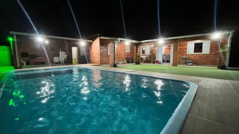 Imagem Chácara de luxo em condomínio - 4 quartos, 1 suíte, 2 salas, 3 banheiros, 10 vagas - Araçoiaba da Serra-SP´.