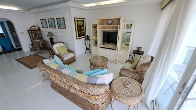 Imagem APARTAMENTO SUPER AMPLO CLEAN, MOBILIADO, COM VISTA PARA O MAR