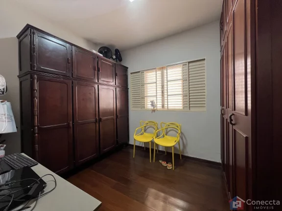 Imagem Casa à Venda no Bairro Caiçaras em Patos de Minas – 3 Quartos, Suíte e Espaço Gourmet