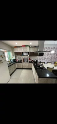 Imagem Sobrado com 250 m² 3 Dormitorios sendo 1 Suíte com sacada e 4 Vagas