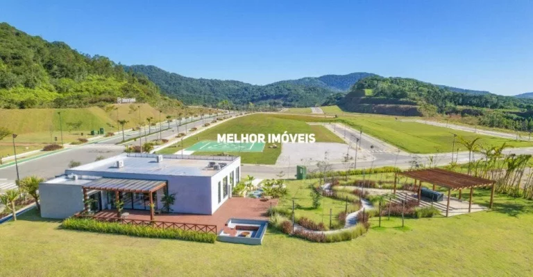 Imagem Casa alto padrão com 4 suítes em um bairro planejado em Camboriú - SC
