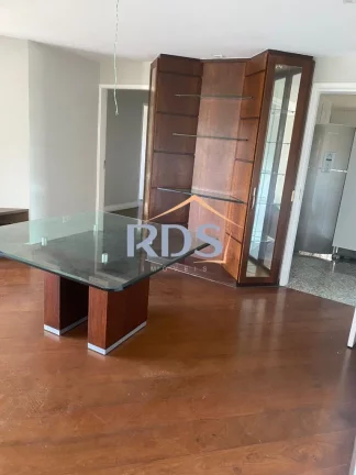 Imagem Vende apartamento de 158m² com 3 dormitórios e duas vagas no Caxingui