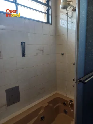 Imagem Imperdível: Casa à venda ou locação em Ribeirão Preto-SP, Parque dos Bandeirantes. 3 quartos, 1 suíte, 2 salas, 2 banheiros, 3 vagas de garagem, 204m².