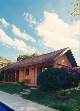 Imagem Condomínio Palos Verdes, Miolo da Granja Viana. 90% terrea! • Casa com estilo único, arquitetura...