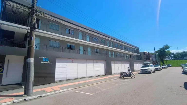 Imagem Casa dividida em 3 apartamentos independes rendendo R$ 8.570,00 de aluguel em Balneário Camboriú/SC
