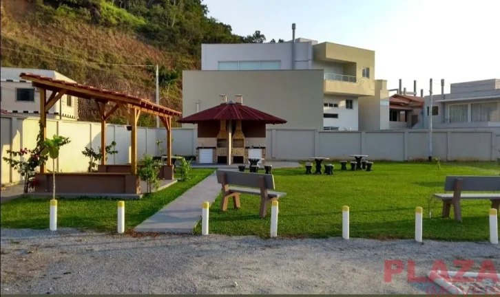 Imagem Sobrado Mobiliado em Condomínio Fechado – 2 Quartos | Área Privativa | Lazer Completo | Próx. Praia Brava e Amores | Balneário Camboriú