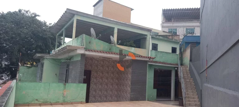 Imagem Casa com 3 dormitórios à venda, 240 m² por R$ 550.000,00 - Califórnia - Nova Iguaçu/RJ