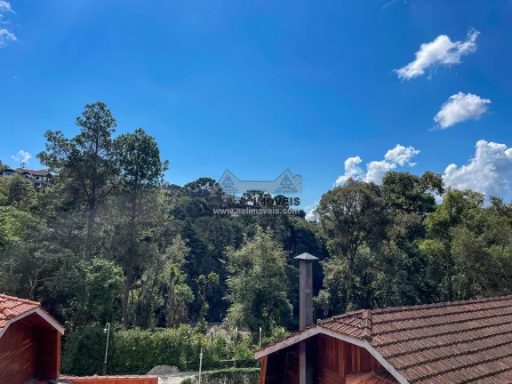Imagem Casa à venda em Campos do Jordão - Com 97 m2, área gourmet e suíte