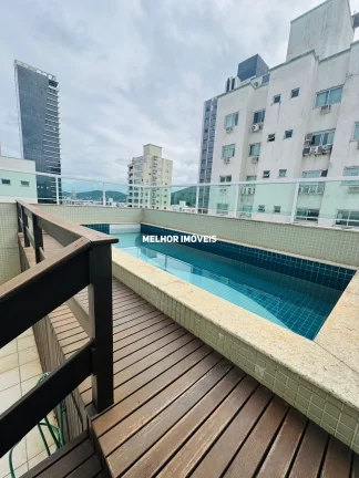 Imagem Cobertura á venda com 4 dormitórios, 3 vagas de garagem e piscina privativa localizada no centro de Balneário Camboriú/SC