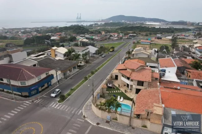 Imagem Casa de esquina à venda  Imbituba SC, com piscina