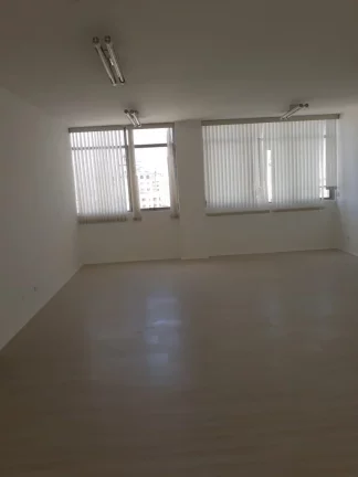 Imagem Sala comercial de 60m² para venda ou locação no Centro de Santo André-SP! Confira!