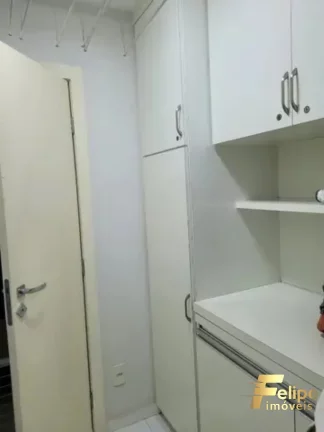Imagem Apartamento com três quartos - em Itapuã.
