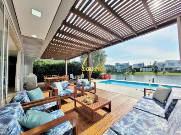 Imagem Casa condomínio com 05 suites e piscina aquecida