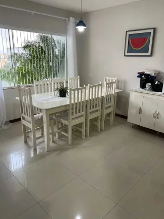Imagem Sobrado com 2 quartos e 2 vagas de garagem na Praia de Taquaras em Balneário Camboriú