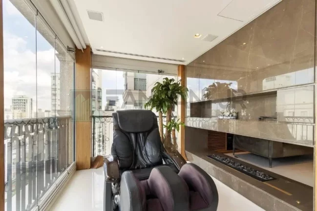 Imagem Apartamento de Alto Padrão na Vila Nova Conceição com 2 Suítes, 5 Salas e 5 Vagas de Garagem - São Paulo-SP