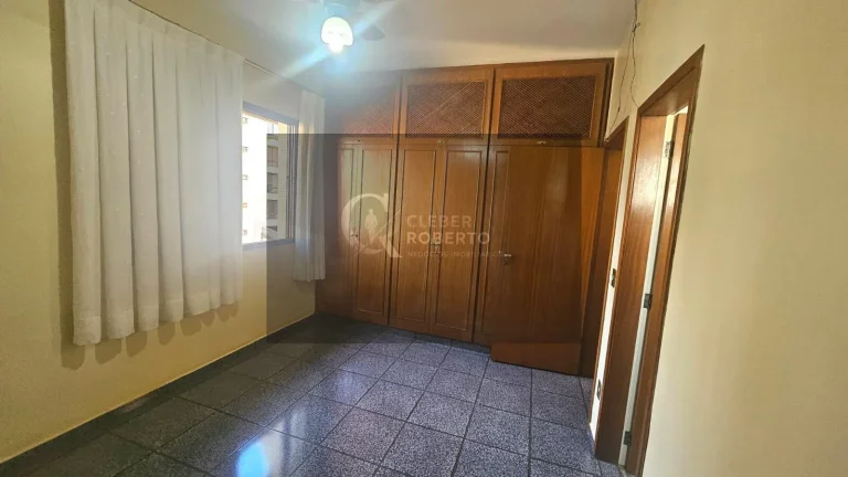 Imagem Apartamento mobiliado e reformado à venda no Centro Com 116,59 m²