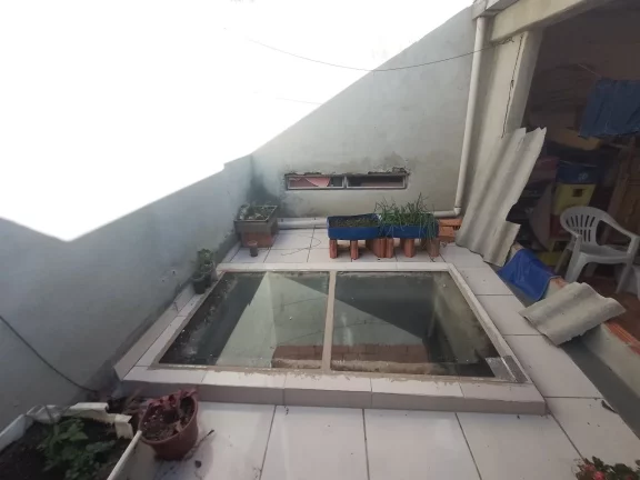 Imagem Descubra o conforto e a praticidade de viver no bairro Zilah Spósito, em Belo Horizonte! Esta casa encantadora oferece 200m² de área útil, distribuídos em ambientes amplos e bem iluminados, perfeitos