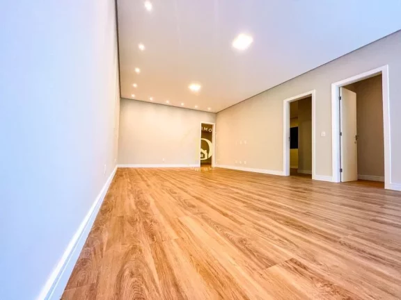 Imagem Casa em Condomínio Clube - Jacareí - 4 Suítes - 250m²