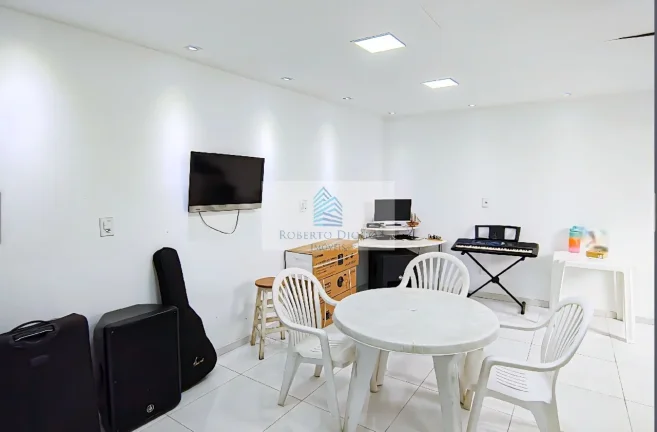 Imagem Casa em Condomínio de Luxo na Taquara, Rio de Janeiro-RJ: 3 quartos, 1 suíte, 107m², 2 vagas - Imperdível!